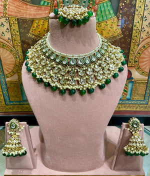POLKI KUNDAN GOLD TONED BRIDAL NECKLACE SET (GREEN)
