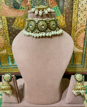 IVORY WHITE MUGHAL DESIGN KUNDAN CHOKER SET