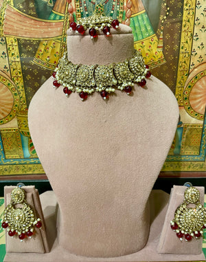 MAROON GOLD TONED ROUND TUKRI CHOKER NECKLACE SET