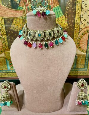 MULTICOLOUR GOLD TONED MONALISA STONE DROPS CHOKER SET