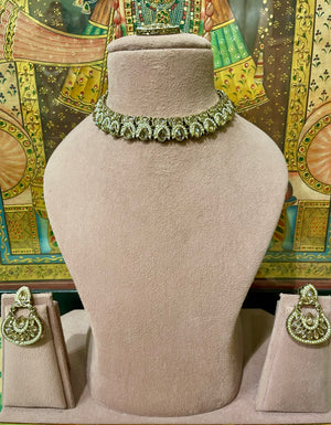 GOLDEN GOLD TONED LIGHT DESIGNER NECKLACE SET