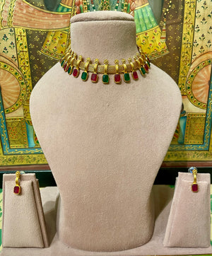 TRADITIONAL GOLD TONED SOUTH INDIAN NECKLACE SET (MULTICOLOUR)
