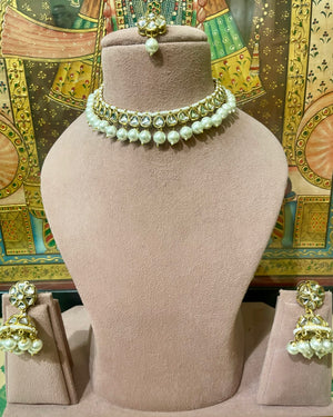 IVORY WHITE KUNDAN SLEEK NECKLACE SET