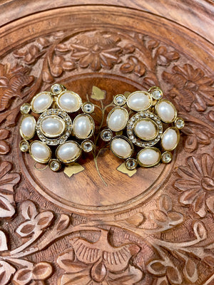 IVORY WHITE ROUND MONALISA STONE STUD EARRINGS