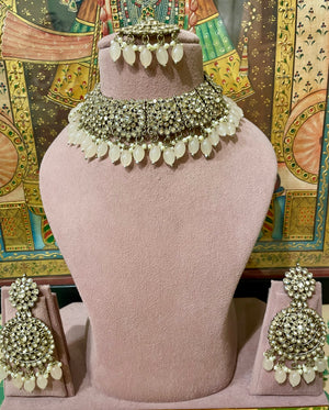 PEACH GOLD TONED SEMI BRIDAL NECKLACE SET
