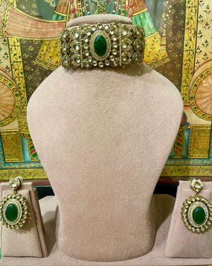 GREEN KUNDAN POLKI MONALISA STONE CHOKER SET