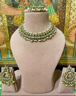 GOLD TONED CHANDBALI LIGHT NECKLACE SET