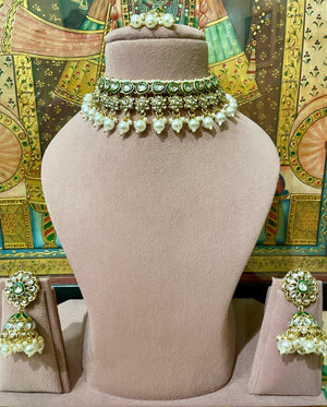 IVORY WHITE KUNDAN GOLD PLATED SEMI BRIDAL NECKLACE SET