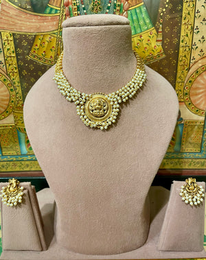 TRADITIONAL SOUTH INDIAN MAA LAXMI NECKLACE SET (WHITE)