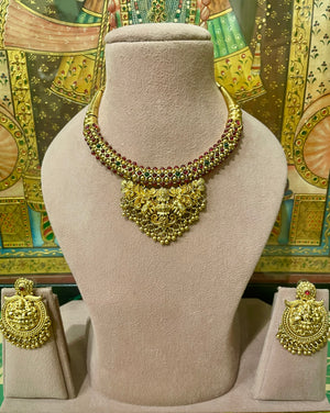 TRADITIONAL SOUTH INDIAN MAA LAXMI HASLI TEMPLE NECKLACE SET