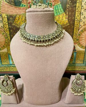 SOFT PEACH GOLD TONED ETHNIC NECKLACE SET