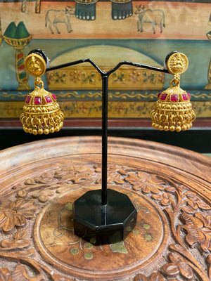 TRADITIONAL GOLD TONED JHUMKI EARRINGS (RED)